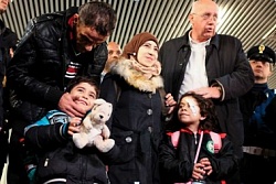 Девочка из Сирии с раком глаза срочно доставлена в Италию на операцию